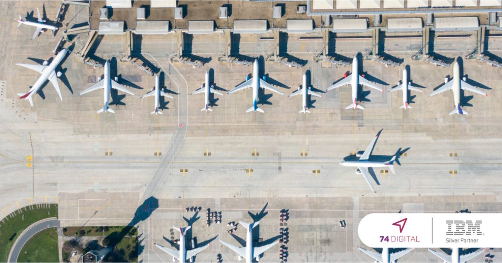 Overview of aeroplanes at an airport.
